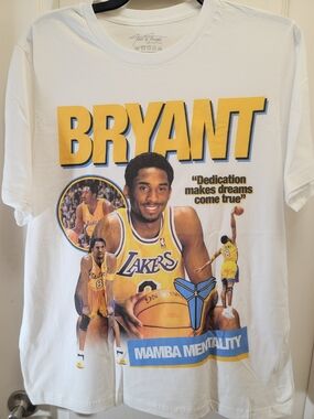 Kobe Bryant Lakers 'Mamba Mentality' Graphic Tee - NWOT - XL